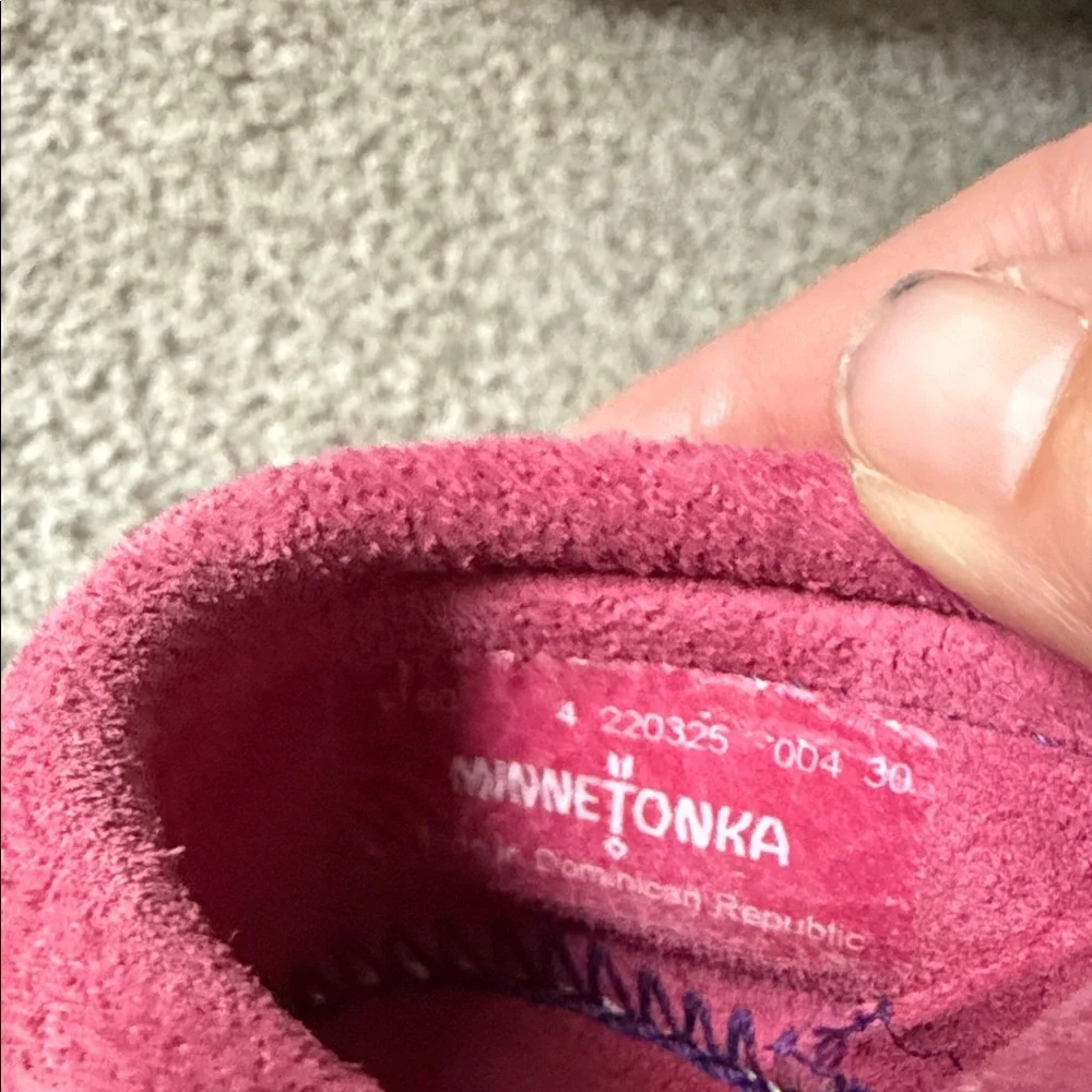 Minnetonka Hot Pink Riley Bootie Kids Suede Moccasins Size 4 baby